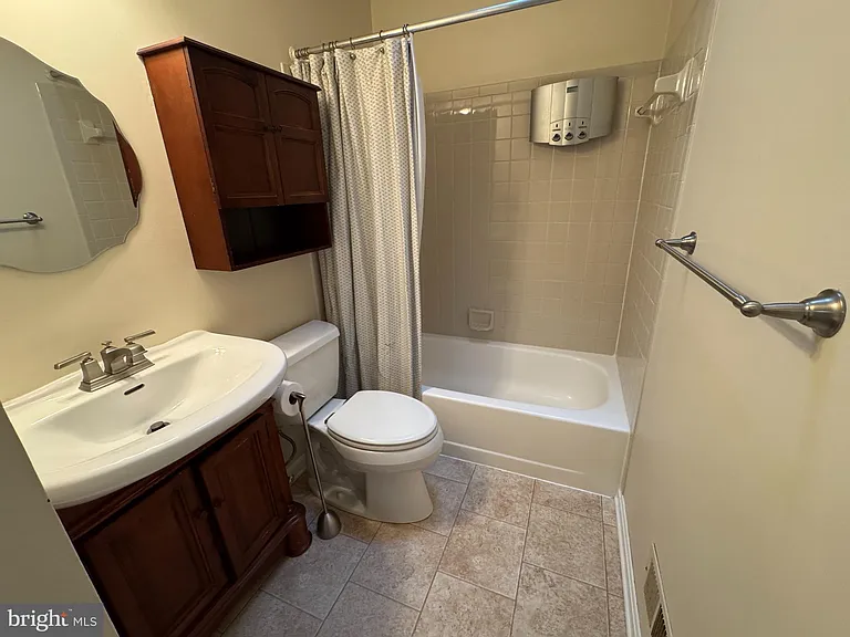 1017 Spain Dr — Photo 29