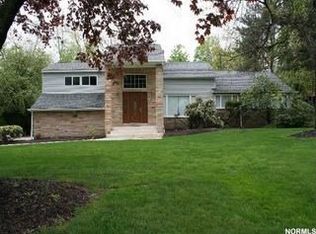 25434 Bryden Rd, Beachwood, OH 44122