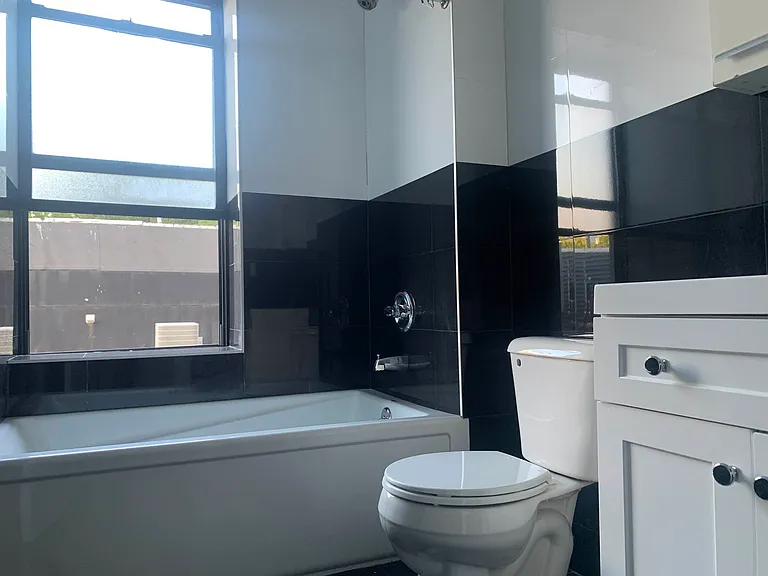 367 S 5th St #3C — Photo 2