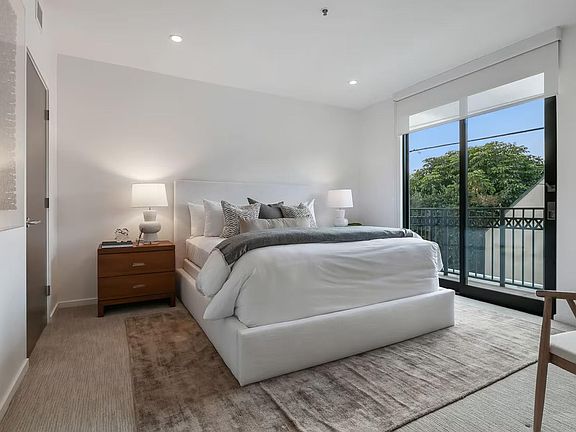 5th image of 326 S Elm Dr #303