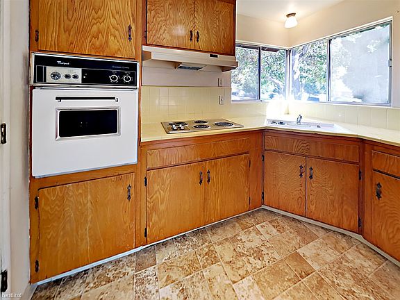 3rd image of 3128 McKinley Dr