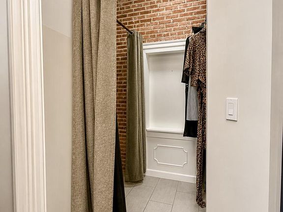 4th image of 825 N Charles St