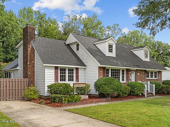 2nd image of 718 Gardenview Drive