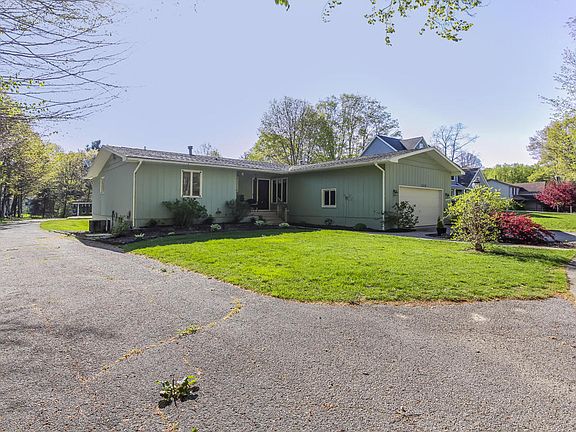 2nd image of 13178 Lakeshore Dr