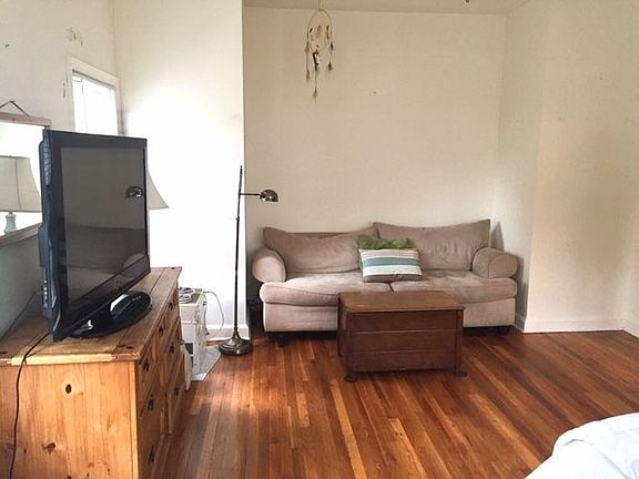 3rd image of 25 Osage Dr W