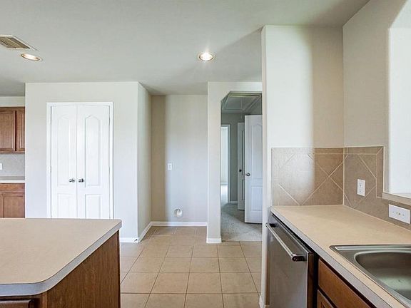 5th image of 1111 Desert Springs Ln