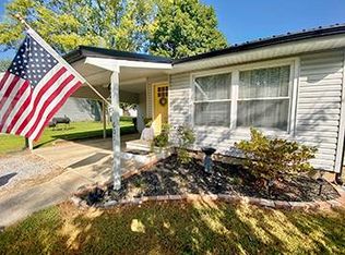 601 W Lakeview Dr, Fairfield, IL 62837