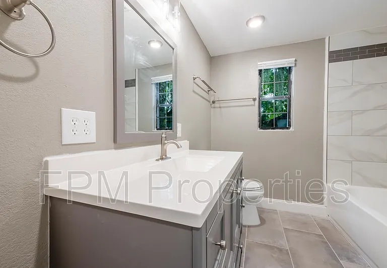 7832 Newton Rd — Photo 20
