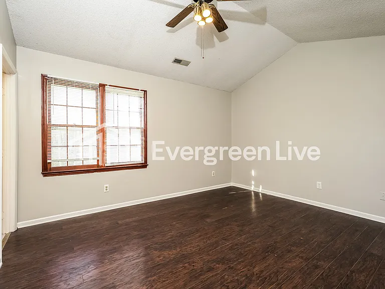 980 Hamilton Ridge Ln — Photo 3