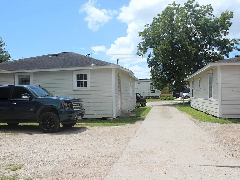 5726 Gardendale Dr — Photo 3
