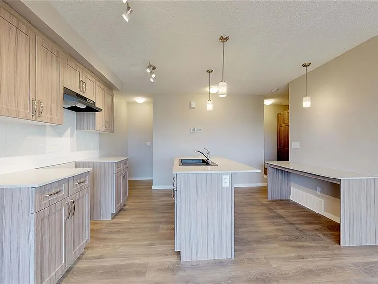 17239 9th Ave SW — Photo 4