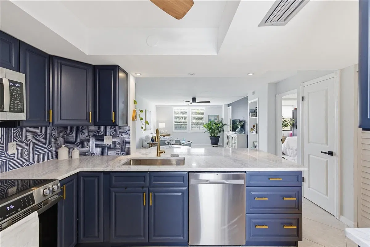 2621 Cove Cay Dr — Photo 3
