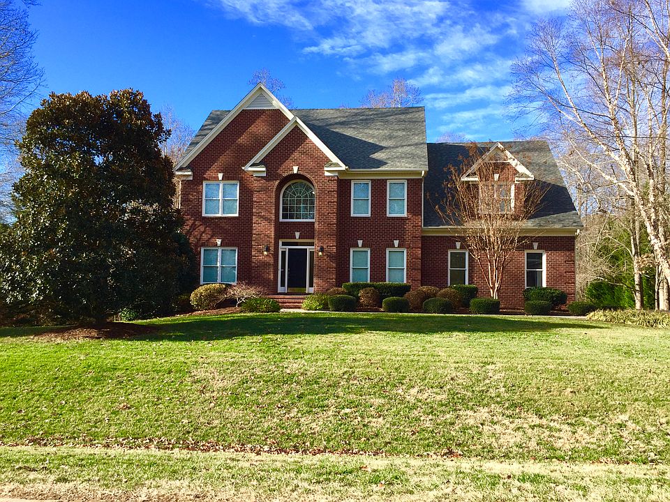 Fantastic  Brick 5 BR 4 Full