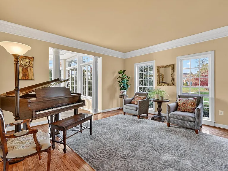 401 Hilton Head Ct — Photo 13