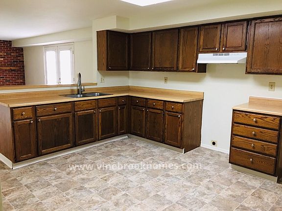 4th image of 6175 Honeygate Dr
