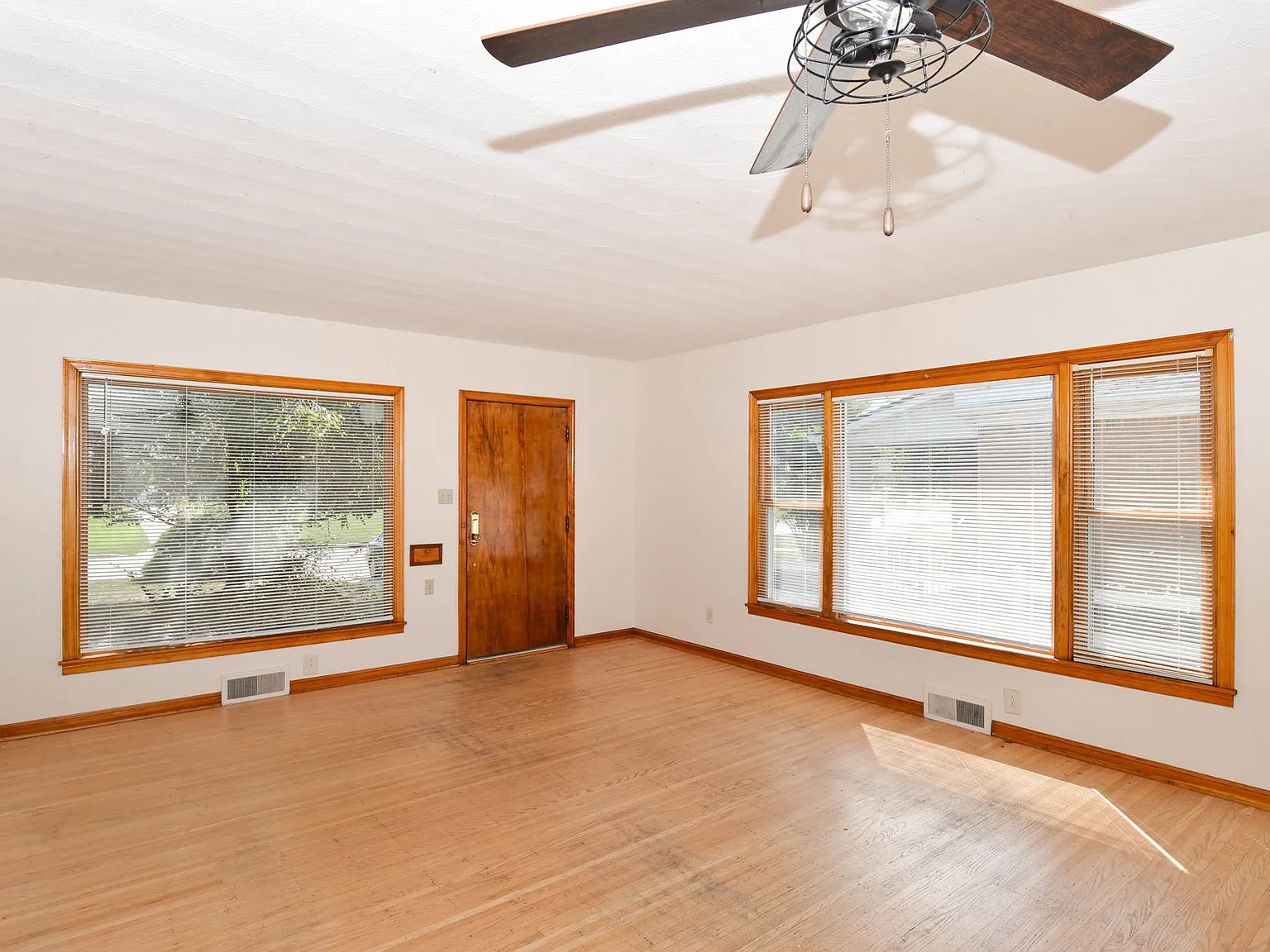 2 bed, 1006 sqft, $1,300 — Photo 4