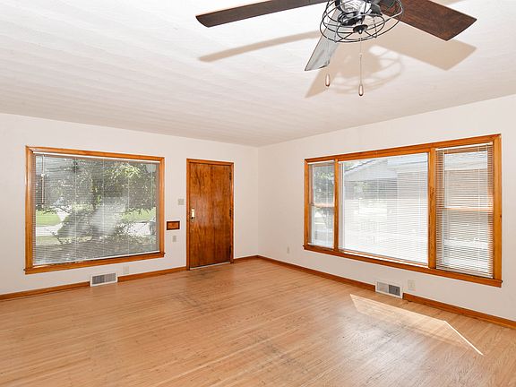 4th image of 1402 N Butler Ave