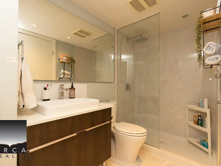 1588 Hastings St E #210 — Photo 12