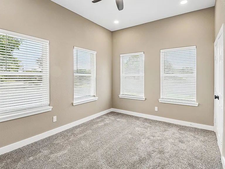 10711 Cromwell Dr — Photo 12