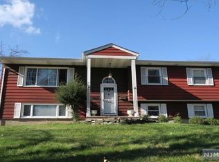 125 Albright Ln, Paramus, NJ 07652