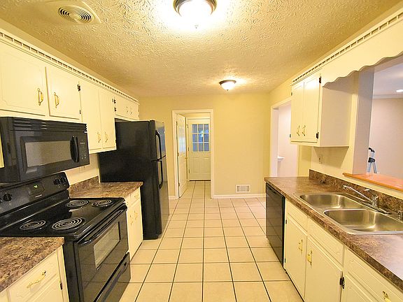 4th image of 2285 Castle Royale Dr