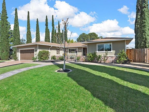 2nd image of 448 Yellowstone Drive