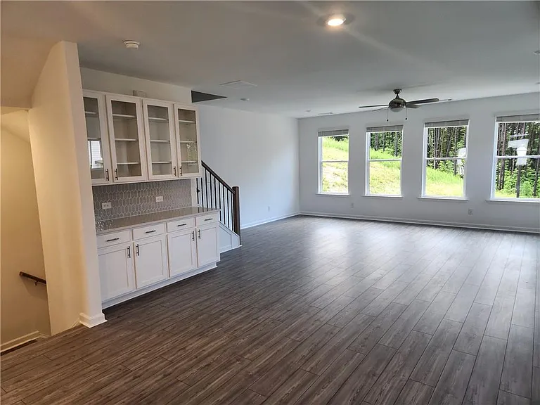 101 Holt Ln — Photo 8