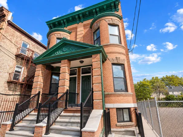 124 Lexington Avenue image 1 of 2