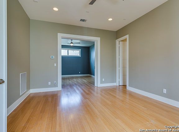 4th image of 125 Davis Ct