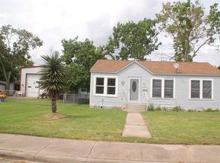 902 W 4th St, Freeport, TX 77541