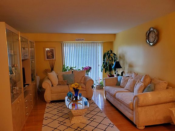 5th image of 1521 N Windsor Dr APT 213