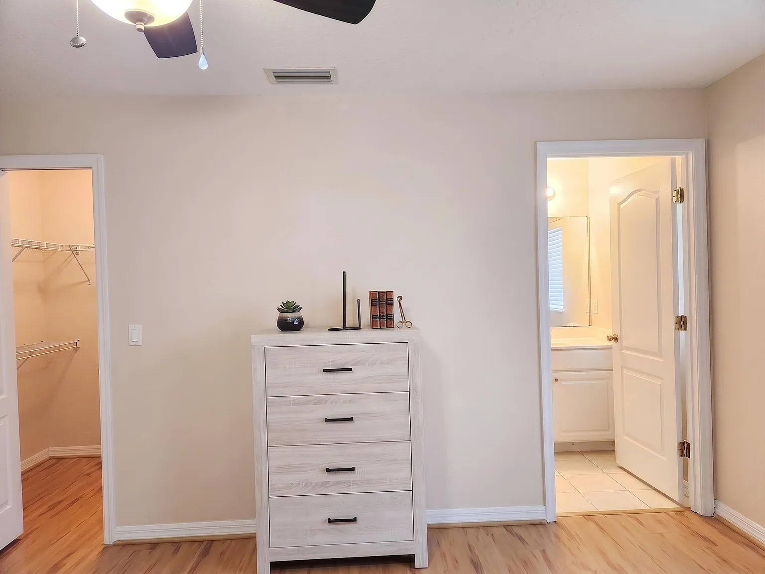 3 bed, 2.0 bath, 1313 sqft, $1,126 — Photo 4