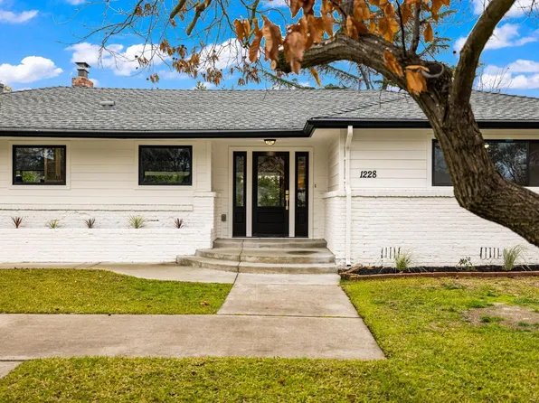 1228 El Toro Way, Sacramento, CA 95864