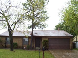 6816 Glenwood Dr, North Richland Hills, TX 76182