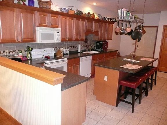 3rd image of 40 Illinois Ave Unit 2