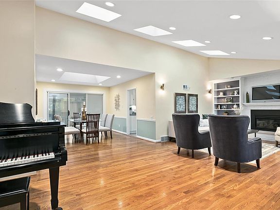 3rd image of 200 Wenneker Dr