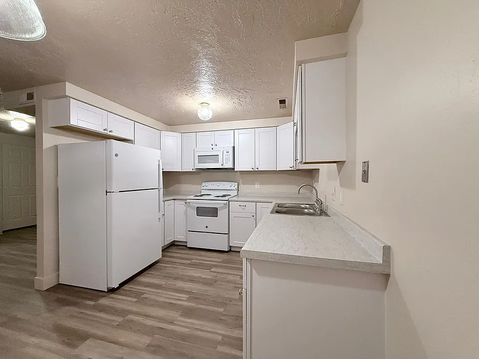 236 N Quail Ridge Dr #6