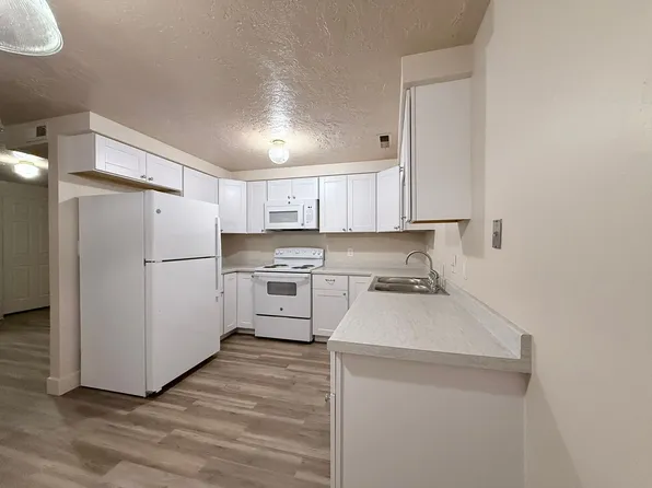 236 N Quail Ridge Dr #6, Washington, UT 84780