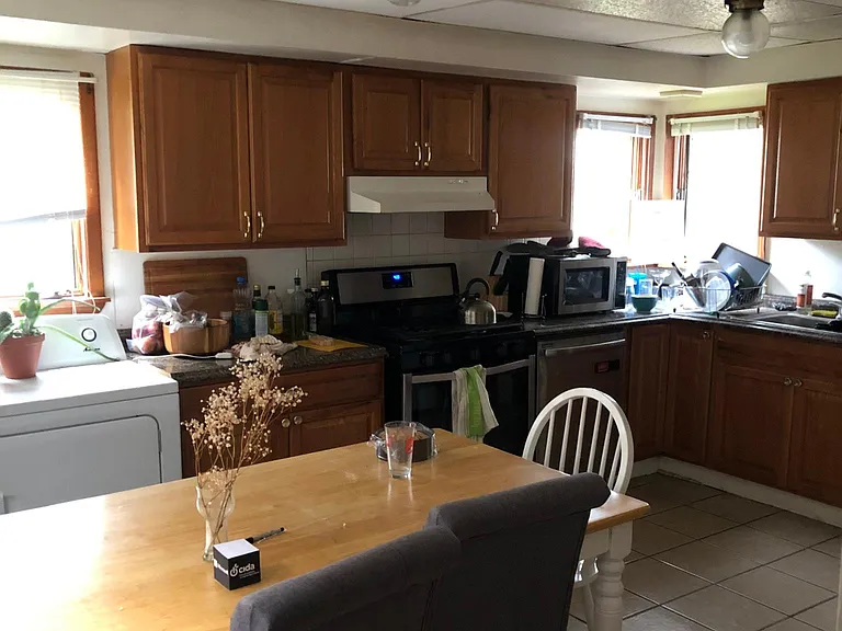 401 W Green St — Photo 24