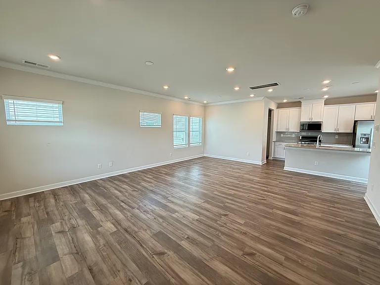 525 Nixon Rd — Photo 2