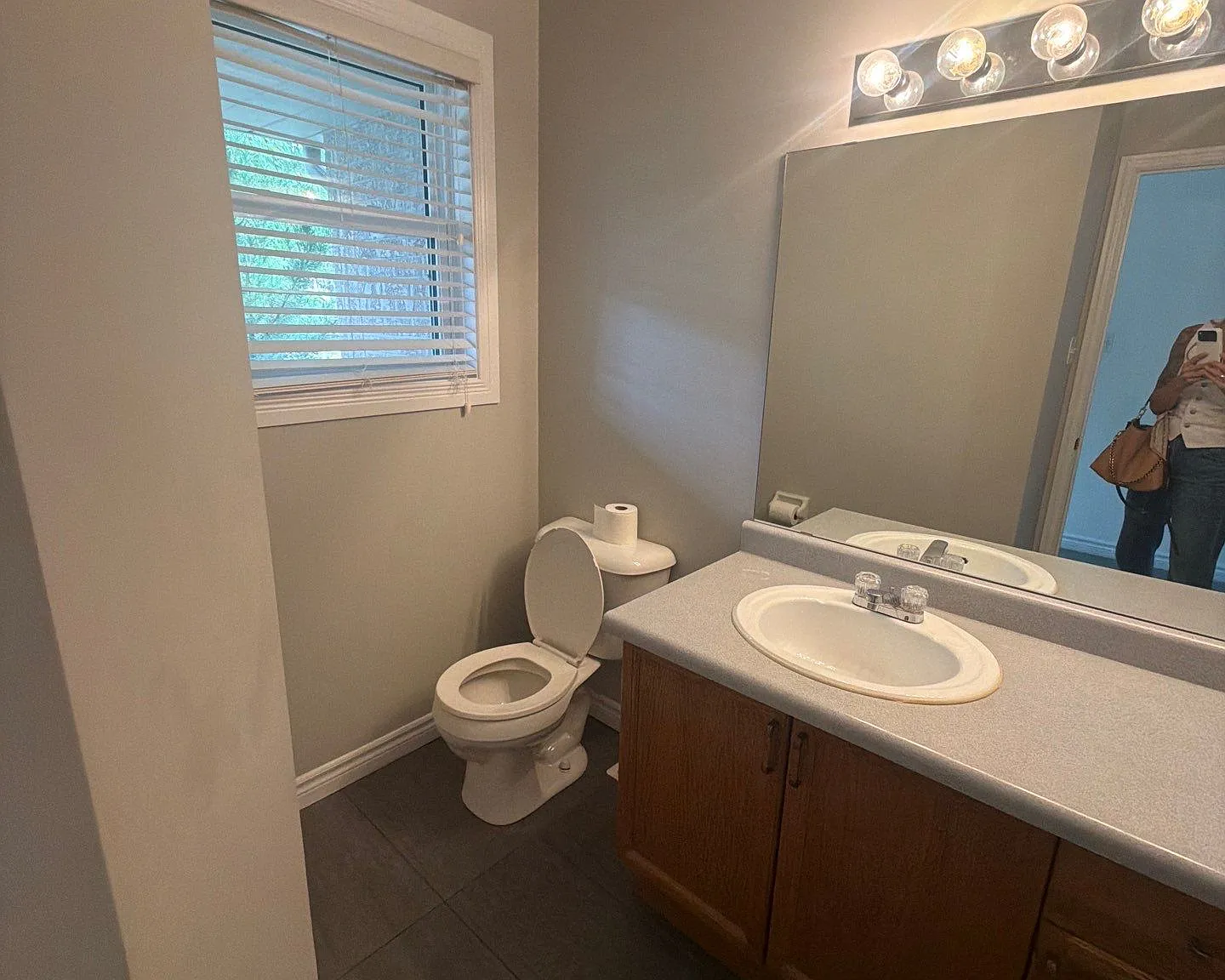 1138 Limberlost Road London — Photo 2