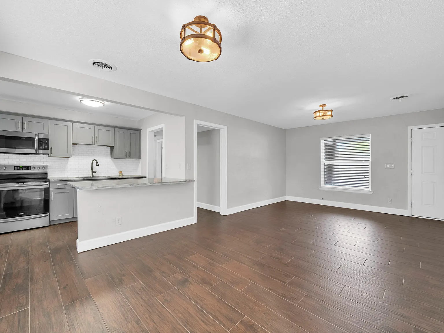 4 bed, 1512 sqft, $2,300 — Photo 2