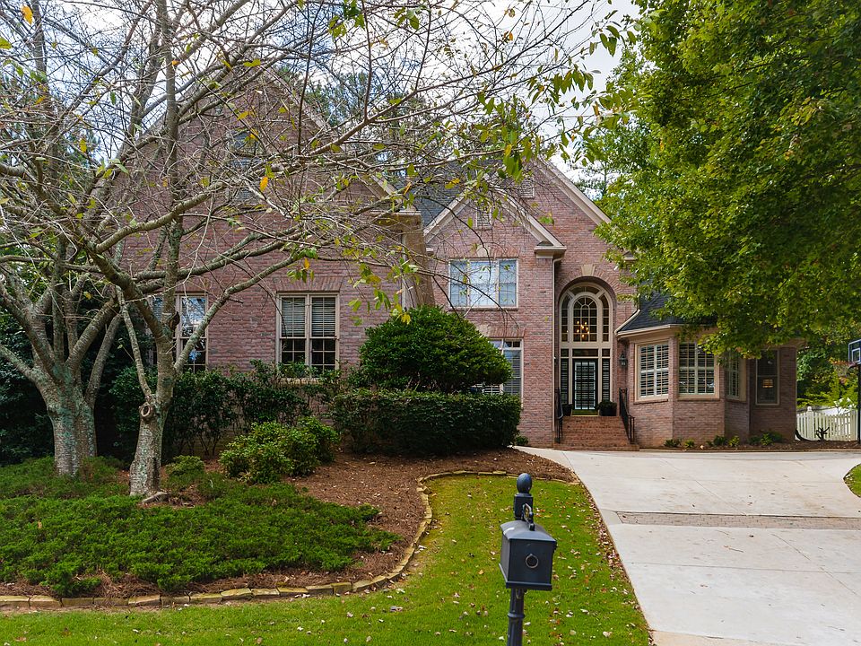1st image of 325 Sharpe Ln