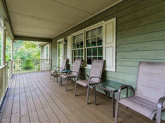 4th image of 395 Cliffside Dr