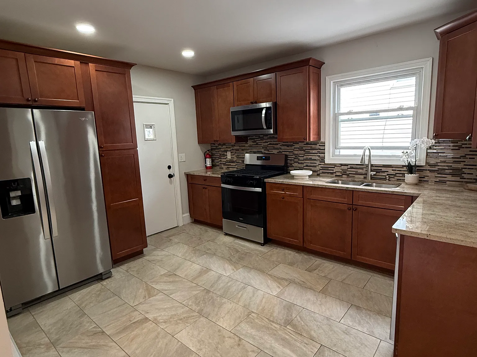 3 bed, $2,650 — Photo 4