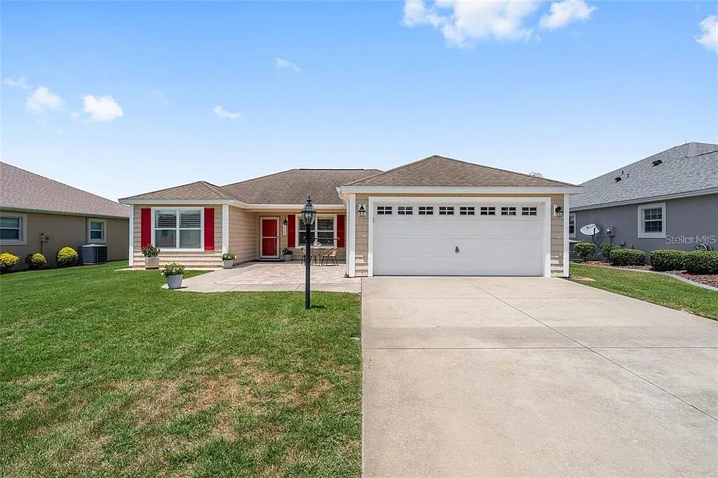 3 bed, 2.0 bath, 1392 sqft, $1,800 — Photo 1