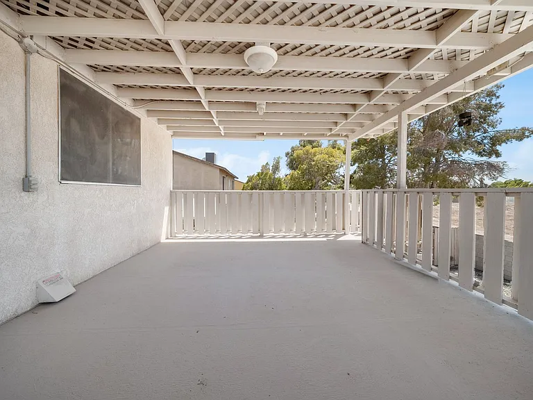 2571 W Orange Ave — Photo 29