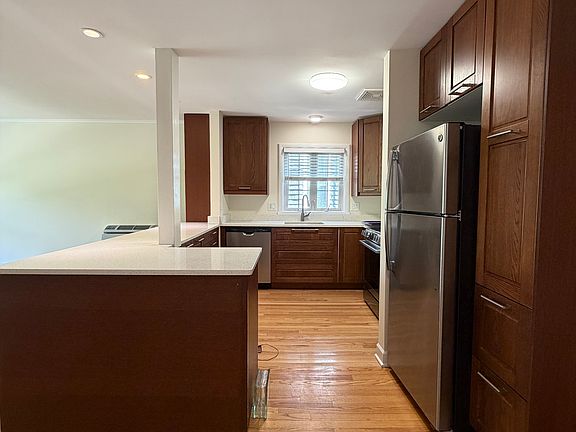 4th image of 522 Greenwood St APT 2E