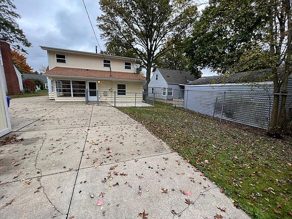3rd image of 1330 Curtis Ave