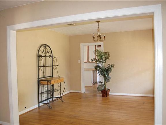 5th image of 1023 N Peachtree St